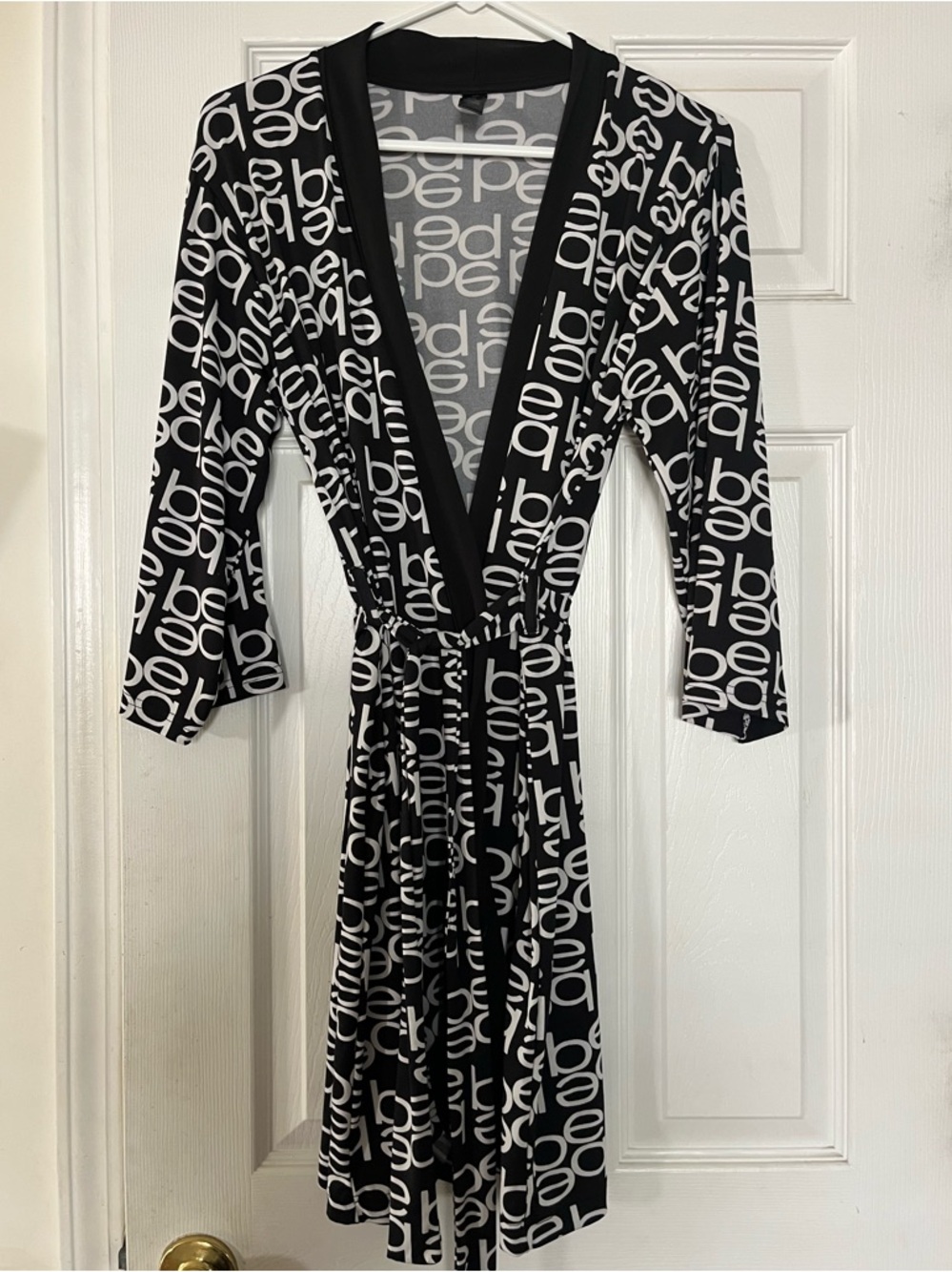 Bebe black and white logo robe - medium
